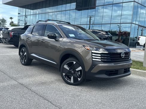 New 2026 Nissan Kicks SR FWD image 2