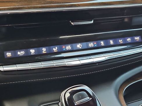 Used 2024 Cadillac Escalade ESV Sport Platinum image 19