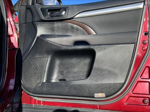 Used 2018 Toyota Highlander Plus image 24
