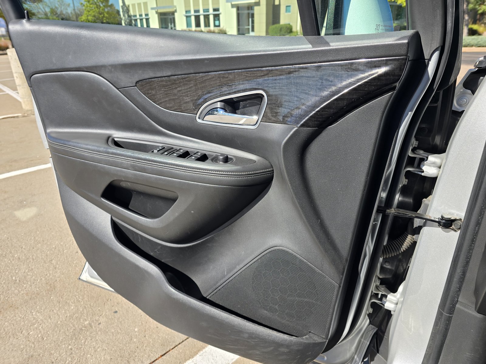 Used 2015 Buick Encore FWD image 16