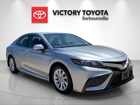 Used 2023 Toyota Camry SE FWD image 5