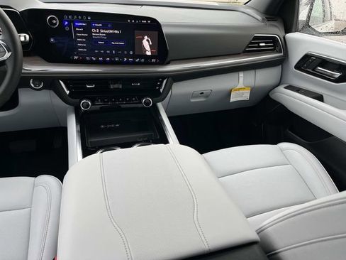 New 2025 Chevrolet Suburban Premier AWD/4WD image 15