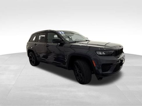 Used 2023 Jeep Grand Cherokee Altitude image 8