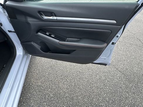 Used 2025 Nissan Altima 2.5 SR image 14