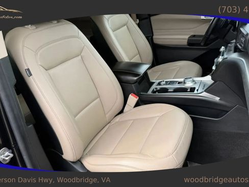 Used 2020 Ford Explorer XLT w/ Equipment Group 202A AWD/4WD image 37