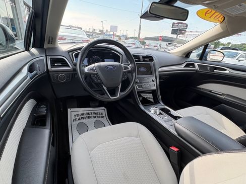 Used 2019 Ford Fusion SE w/ Equipment Group 151A FWD image 9