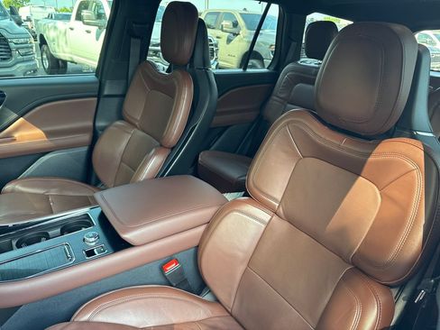 Used 2025 Lincoln Aviator Reserve AWD/4WD image 18