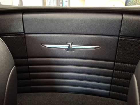 Used 2004 Ford Thunderbird image 18