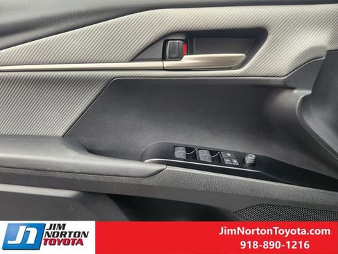 Used 2025 Toyota Camry SE image 26