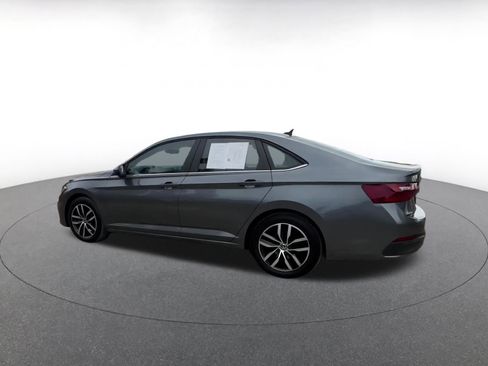 Used 2025 Volkswagen Jetta SE image 10