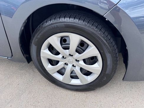 Used 2016 Toyota Corolla LE FWD image 4