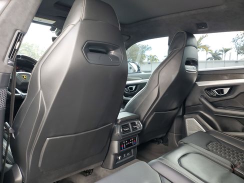 Used 2021 Lamborghini Urus image 16