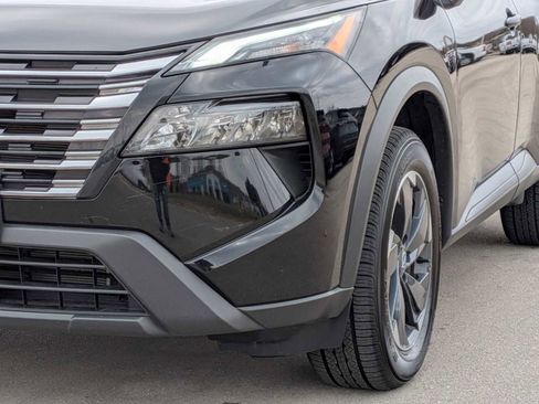 Used 2025 Nissan Rogue SV image 11