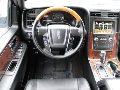 Used 2016 Lincoln Navigator L Select RWD image 6