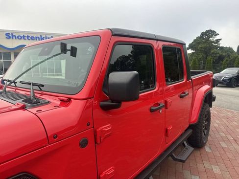 Used 2024 Jeep Gladiator Sport AWD/4WD image 5