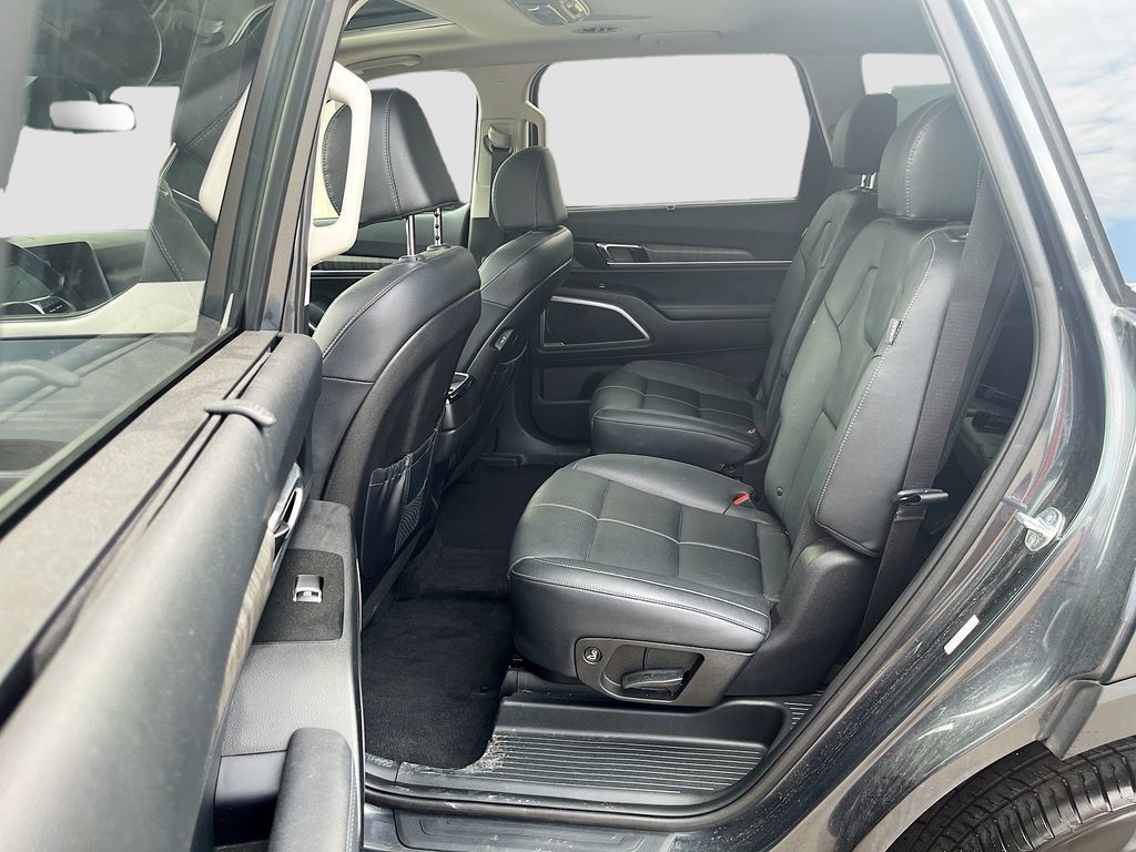 Used 2023 Kia Telluride EX w/ EX Captain's Chair Package AWD/4WD image 30