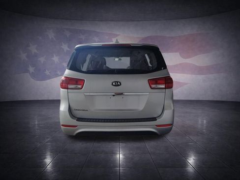 Used 2018 Kia Sedona L FWD image 4