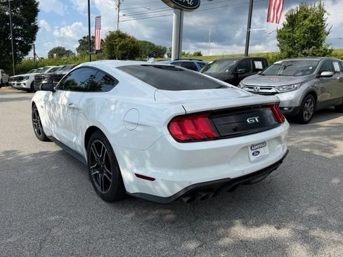 Used 2022 Ford Mustang GT RWD image 3