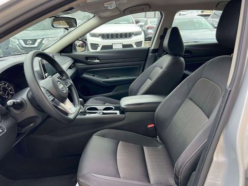 Used 2024 Nissan Altima 2.5 SV image 15