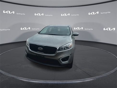 Used 2018 Kia Sorento LX image 5