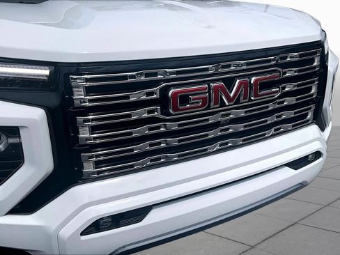Used 2025 GMC Canyon Denali AWD/4WD image 30