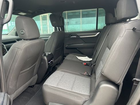 Used 2025 GMC Acadia Elevation image 12