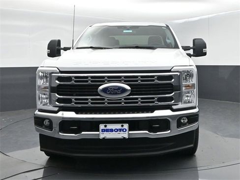 Used 2025 Ford F350 XLT image 3