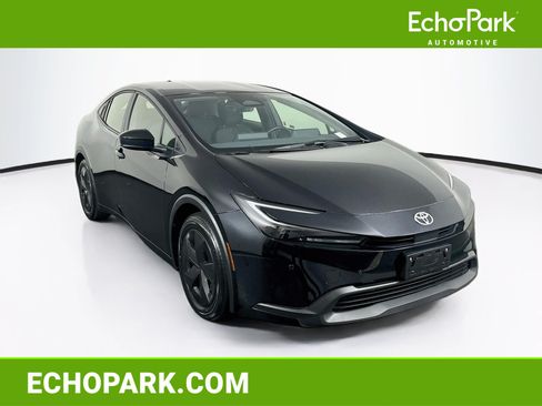 Used 2025 Toyota Prius LE FWD image 1