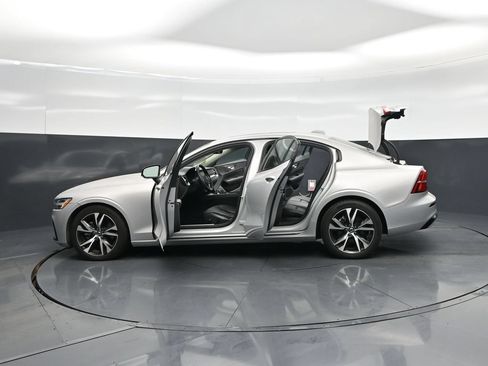 Used 2024 Volvo S60 B5 Core FWD image 33