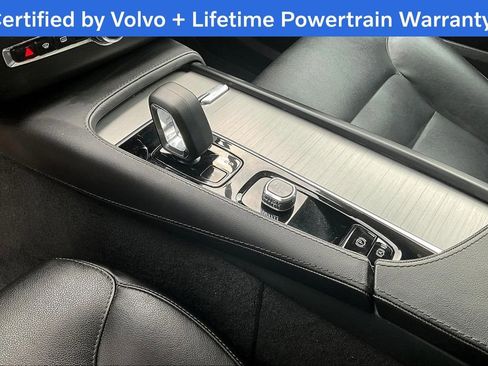 Certified 2025 Volvo XC90 B5 Core image 18