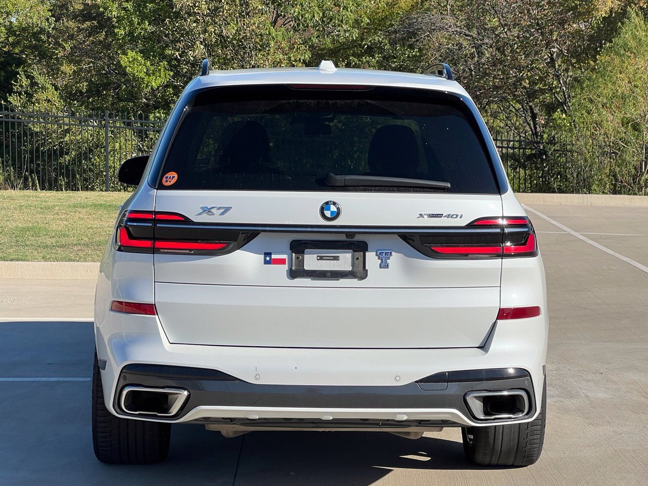 Used 2024 BMW X7 xDrive40i w/ M Sport Package AWD/4WD image 3