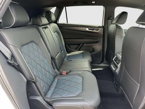 Certified 2024 Volkswagen Atlas Cross Sport SEL Premium R-Line AWD/4WD image 11