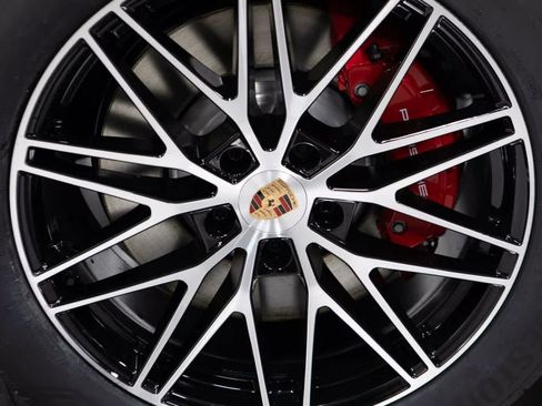 Certified 2026 Porsche Cayenne S AWD/4WD image 11