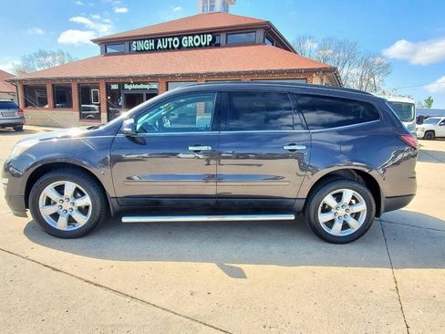 Used 2017 Chevrolet Traverse LT w/ Style and Technology Package AWD/4WD image 4