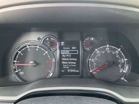 Used 2022 Toyota 4Runner SR5 AWD/4WD image 26