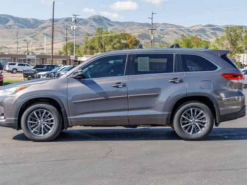 Used 2017 Toyota Highlander XLE w/ Protection Package #3 AWD/4WD image 3
