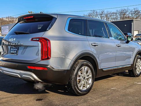 Certified 2022 Kia Telluride LX image 6