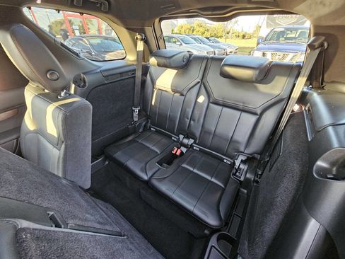 Used 2019 Land Rover Discovery HSE image 13