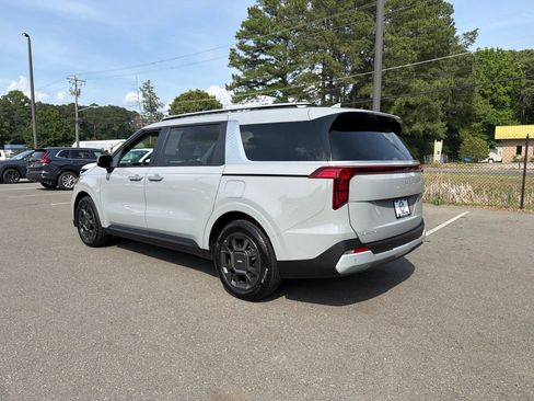 Certified 2025 Kia Carnival EX FWD image 7