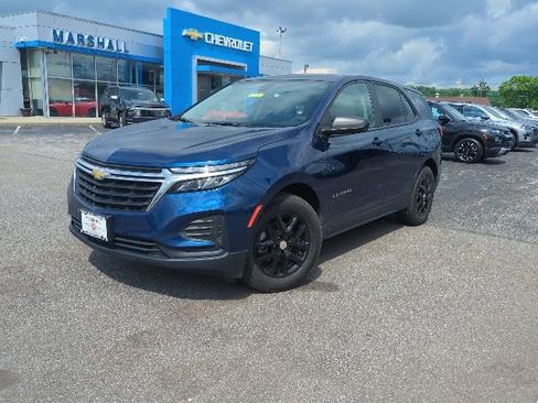 Used 2022 Chevrolet Equinox LS w/ LS Convenience Package FWD image 3