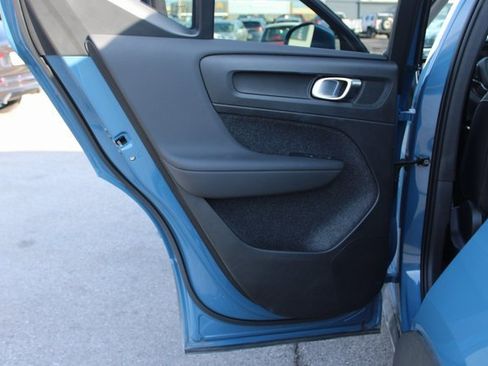 Used 2025 Volvo XC40 B5 Plus image 32