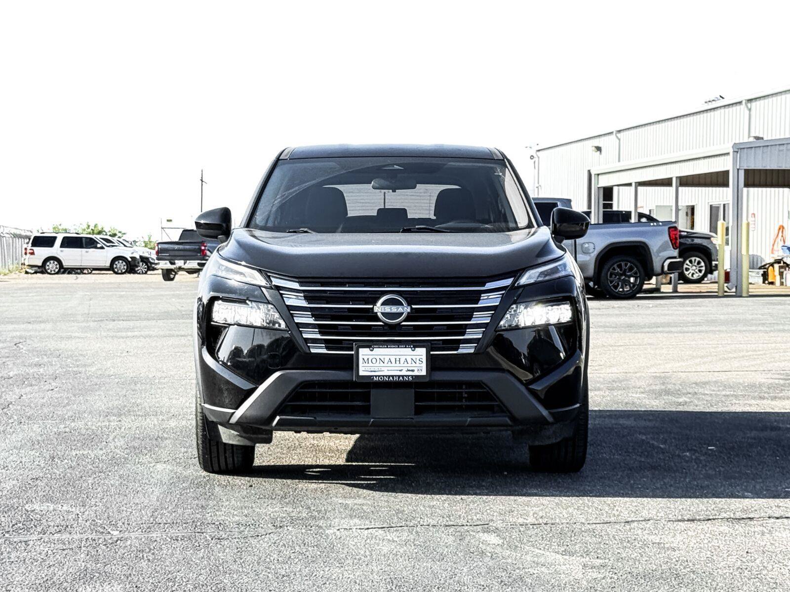 Used 2024 Nissan Rogue SV FWD image 3