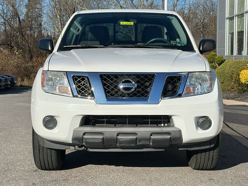 Certified 2019 Nissan Frontier SV image 3