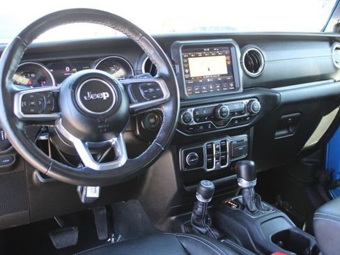 Used 2023 Jeep Wrangler Unlimited Sahara w/ Cold Weather Group AWD/4WD image 14