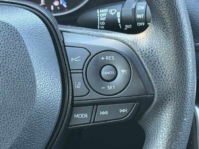 Used 2022 Toyota RAV4 XLE AWD/4WD image 14