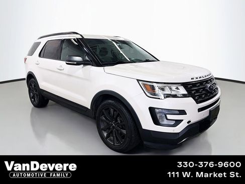 Used 2017 Ford Explorer XLT w/ Equipment Group 202A AWD/4WD image 1