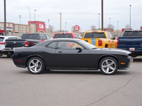 Used 2009 Dodge Challenger R/T RWD image 2