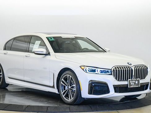 Used 2022 BMW 740i w/ M Sport Package RWD image 6