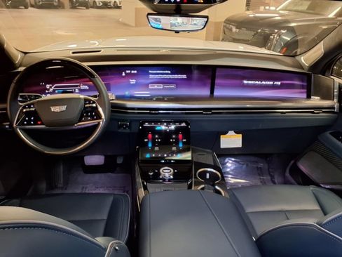 Used 2025 Cadillac Escalade IQ Sport 2 w/ LPO, ONYX Package image 15