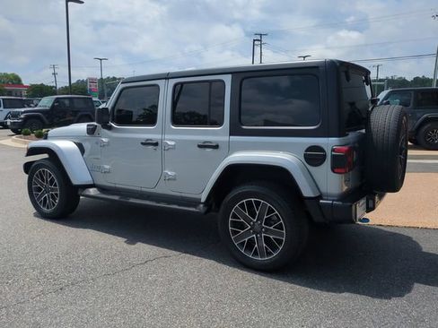 Used 2023 Jeep Wrangler Unlimited Sahara w/ Cold Weather Group AWD/4WD image 6